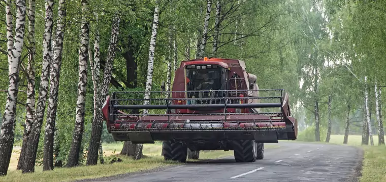 Prawo jazdy kat. B ma moc większą, niż myślisz. Możesz jechać ciągnikiem, kombajnem i motocyklem, ale są ograniczenia