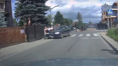 Zakopane: rozpędzone audi wjechało w pieszego na chodniku [NAGRANIE]