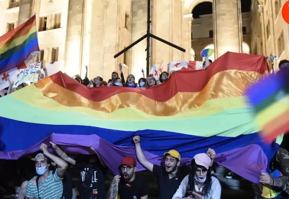 Protesty zamiast parady. Pomimo brutalnych ataków na LGBT+ tysiące Gruzinów wyszły na ulice