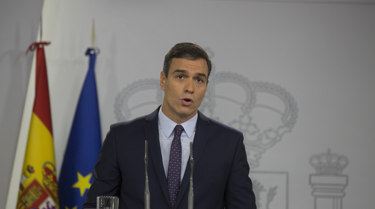Pedro Sánchez ügyvivő spanyol miniszterelnök nyilatkozik a volt katalán politikai vezetők perében hozott ítéletről a madridi kormányfői rezidencián, a Moncloa-palotában október 14-én, miután a spanyol legfelsőbb bíróság zendülés miatt kilenc katalán függetlenségi vezetőt 9 és 13 év közötti börtönbüntetésre ítélt /Fotó: MTI/AP/Paul White