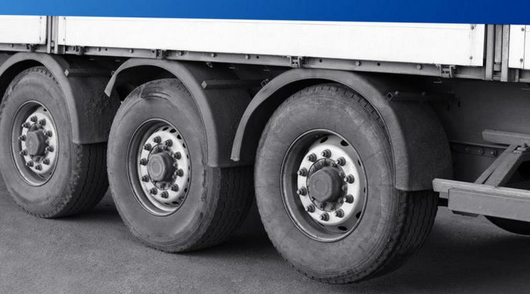 Brutális baleset: két kamion csapódott egymásba az M1-esen Győrnél /Illusztráció: Shutterstock