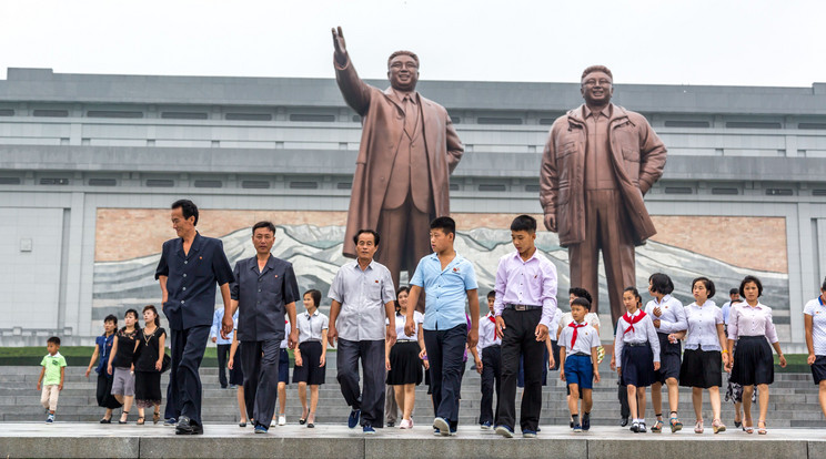 Kim Ir Szen és Kim Dzsong Il korábbi diktárorok emélkhelyének meglátogatása kötelező program a turistáknak / Fotó: Shutterstock