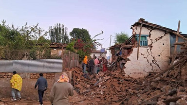 Śmiertelne trzęsienie ziemi w Nepalu: co najmniej 132 ofiary