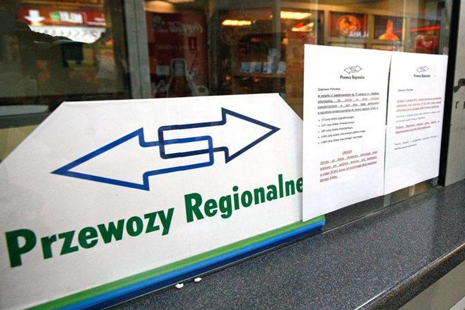 przewozy regionalne pkp dworzec tablica strzałki