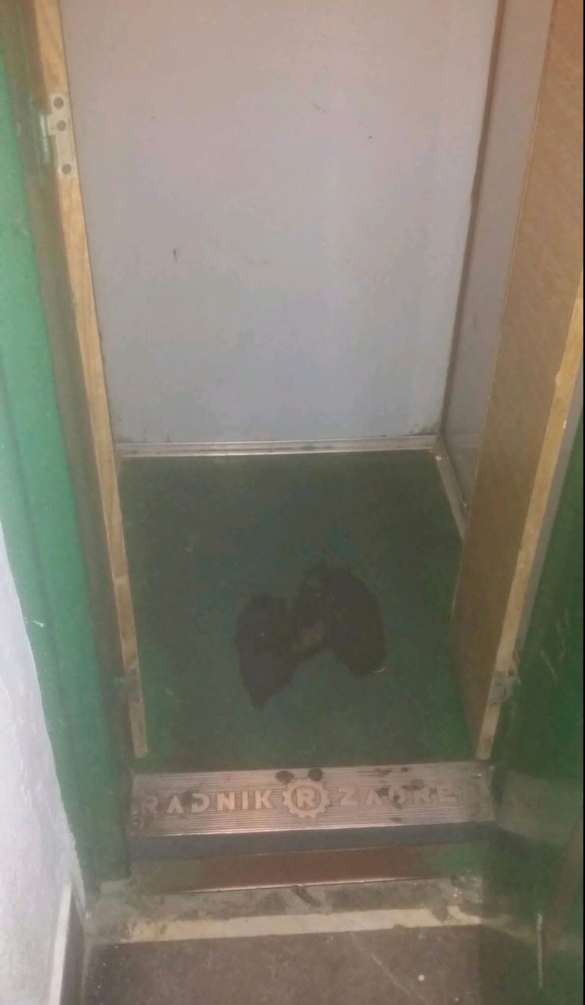 Lift u kome je ostavljen kao beba