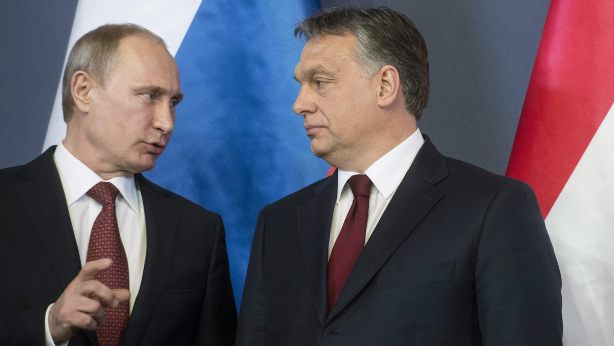 - Orban zapewnia, że Węgry nie będą wyłamywać się ze wspólnego stanowiska UE, ale przyjmowanie Putina w obecnej sytuacji podważyło zaufanie sojuszników do Węgier - powiedział Andrzej Sadecki z OSW, oceniając rezultaty "podwójnej gry" węgierskiego premiera. Ekspert w rozmowie z Onetem ocenił także, że fakt niepodpisania nowego kontraktu gazowego z Rosją sprawia, że Moskwa "ma instrument dalszego nacisku" na Budapeszt.
