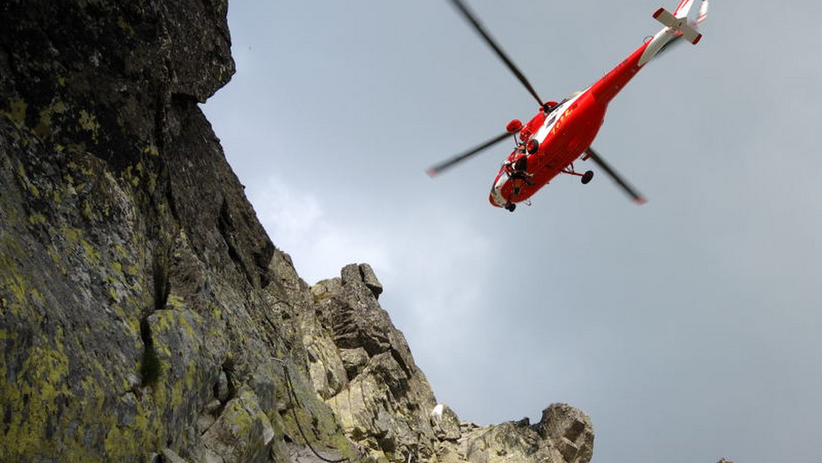 Ciało turysty odnaleźli w środę w Zawratowym Żlebie w Tatrach ratownicy TOPR. Turysta najprawdopodobniej poślizgnął się i spadł ze skał - poinformował PAP ratownik dyżurny TOPR.