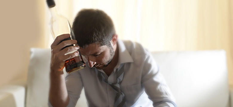 Stres leczę alkoholem! Jak mam z tym skończyć?