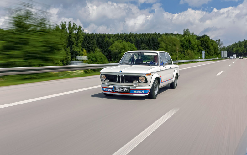 BMW M2 vs 2002 Turbo – geny turbodiabła