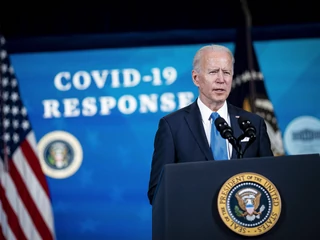 Joe Biden podpisze pakiet stymulacyjny w piątek. Niektórzy ekonomiści twierdzą, że pakiet jest zbyt duży, co spowoduje problemy