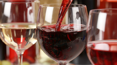 Wino z czarnej porzeczki – przepisy