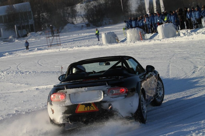 Emocjonujący finisz wyścigu Mazda MX-5 Ice Race