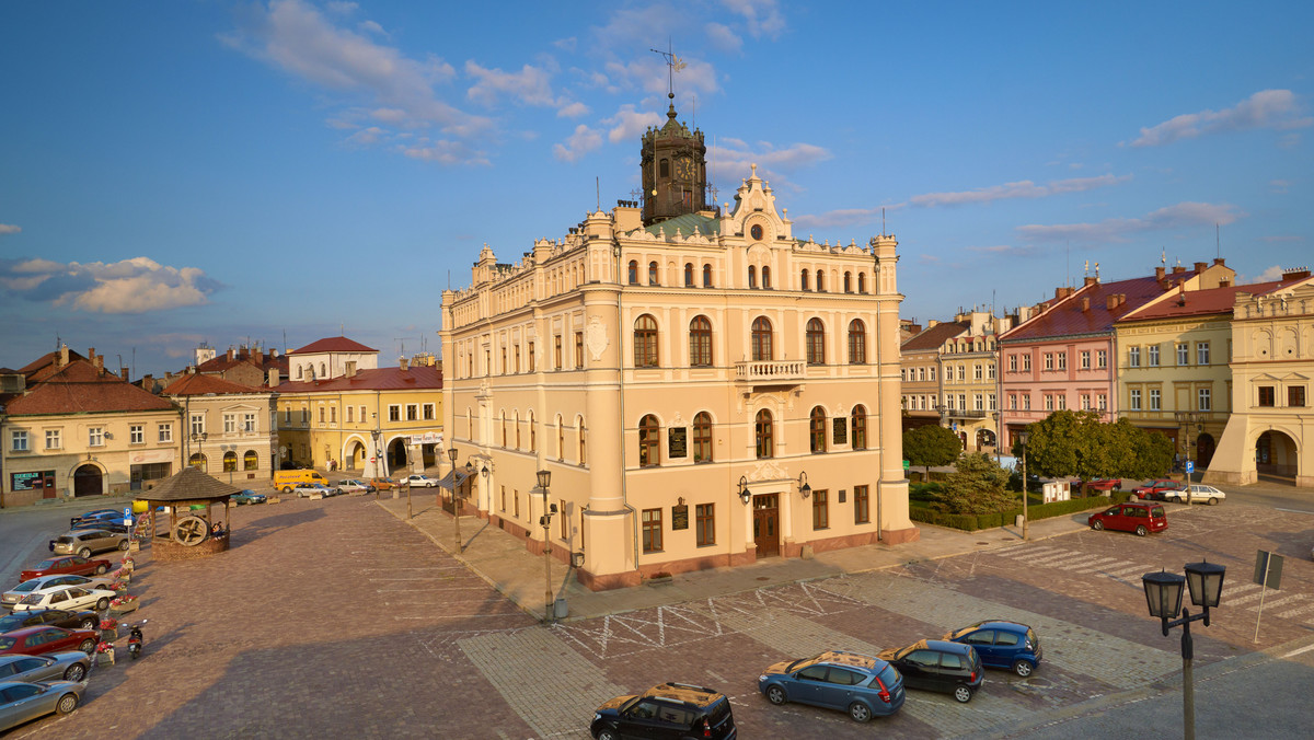 Od września z podziemi w Jarosławiu (Podkarpackie) będzie się można wybrać w wirtualną podróż w górę Sanu i Wisły. Podróżnych zabierze specjalna łódź, z której będzie można zobaczyć m.in. widoki XVI-wiecznego Sandomierza, Warszawy czy Kazimierza.