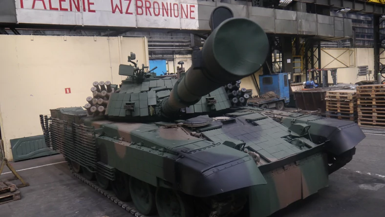 W PT-91M2 wprowadzono modyfikacje, które pozwalają strzelać dłuższą i skuteczniejszą amunicją kaliber 125 mm