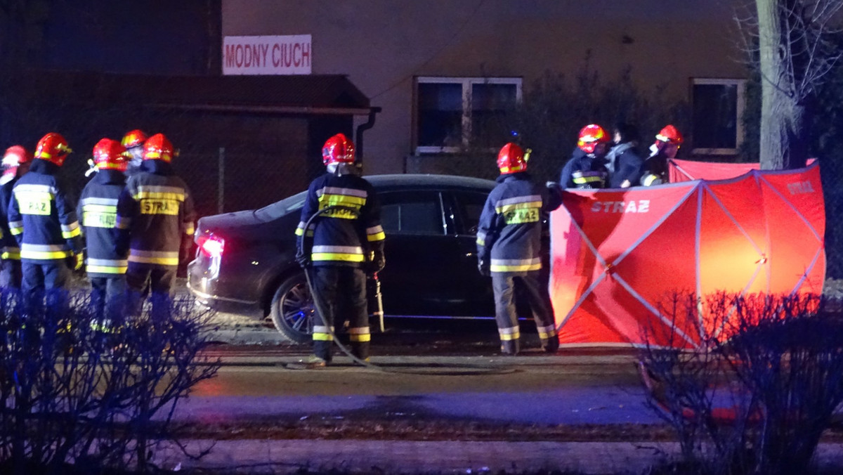 Tarnobrzeska prokuratura zbada, czy policjanci i prokuratorzy badający przyczyny wypadku Beaty Szydło w Oświęcimiu, nie przekroczyli swoich uprawnień. Jest to reakcja na zawiadomienie, które w Prokuraturze Krajowej złożyli posłowie PO - czytamy na portalu Wyborcza.pl.