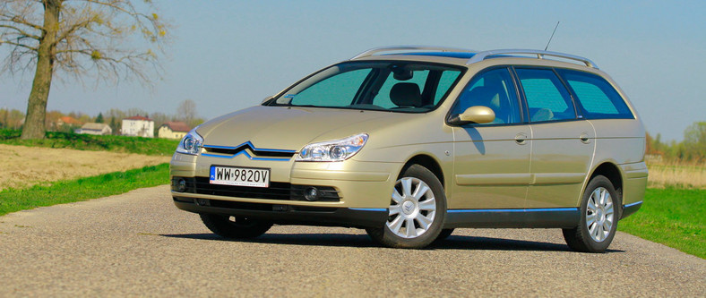 Citroen C5: wersje 1.6, 2.0 i 2.2 HDi z 2007 r.; pojemność bagażnika 563-1658 l