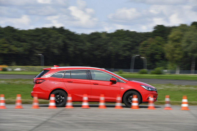 Hyundai i30 vs. Opel Astra i Skoda Octavia - Kombi w Dobrym Formacie