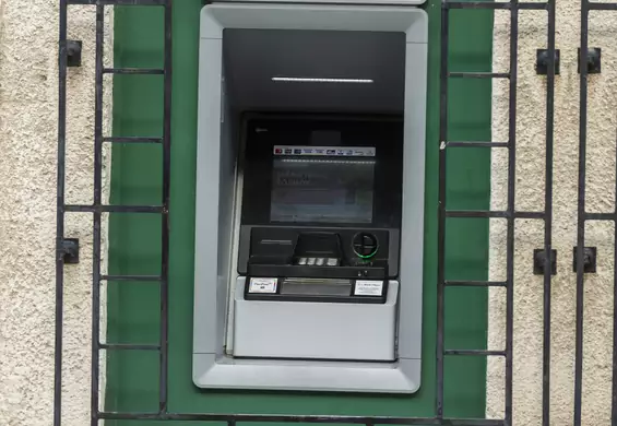 Złodzieje we Wrocławiu próbowali wysadzić bankomat. Nie wyszło
