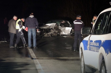 "Audi" je smrskan u sudaru, a vozač je teško povređen