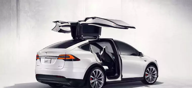 Tesla uruchamia program naprawy siedzeń w Model X