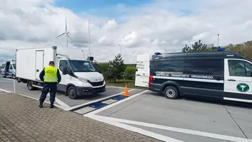 Z tą plagą walczą inspektorzy ITD. Właściciele busów i dostawczaków chcą być sprytni