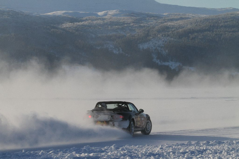 Emocjonujący finisz wyścigu Mazda MX-5 Ice Race