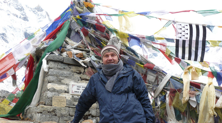 Nepálban vezetett hegyi túrákat a SEM elnök-listavezetője, Kovács András