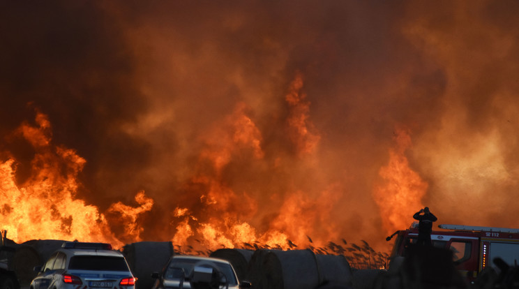 Több hektár lángol Balmazújvárosban (a kép csak illusztráció) / Fotó: MTI Mészáros János