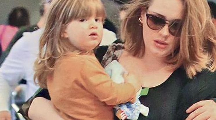 Lánynak nézik Adele 2 éves kisfiát