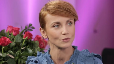 Katarzyna Zielińska pokazała salon. Postawiła na odważną tapetę
