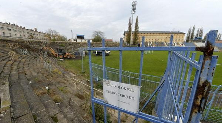 Elkezdték az Hidegkuti Nándor stadiont bontani