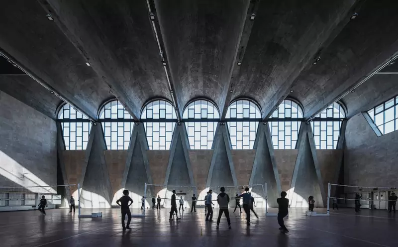 Gimnazjum Tianjin University, Chiny, budynek: Atelier Li Xinggang, zdjęcie: Terrence Zhang