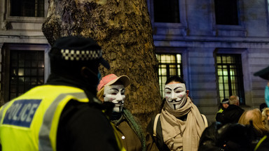 Lockdown i protesty w Anglii. Aresztowano 190 osób
