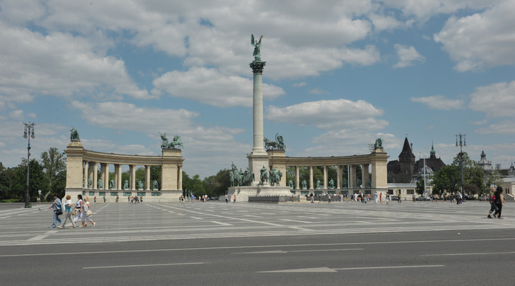 A Hősök tere szoborcsoportját mindenki ismeri /Fotó: RAS Archívum