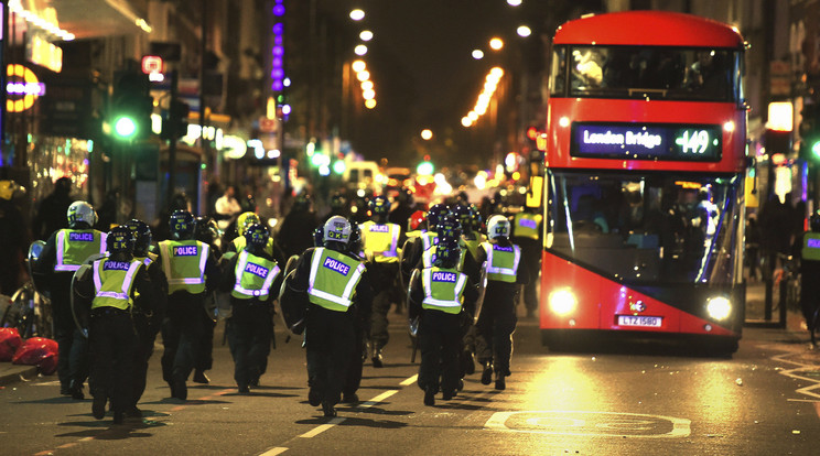 Rohamrendőröket vetettek be London belvárosában / Fotó: MTI