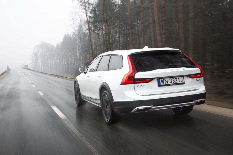 Volvo V90 Cross Country T6 - kombi krajoznawcze