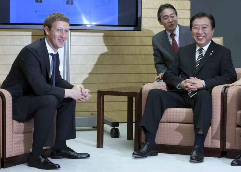 Mark Zuckenberg z premierem Japonii Yoshihiko Noda podczas rozmów o debiucie Facebooka