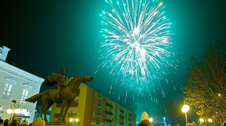 Így fest a hajdúszoboszlói Hősök tere