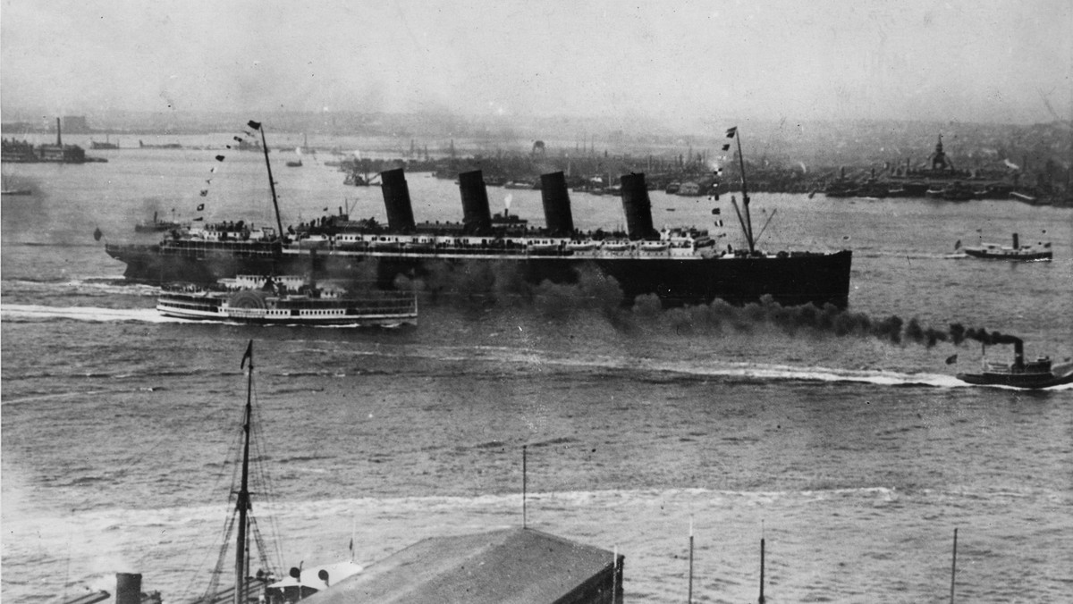 Tragedia pasażerów "Lusitanii" miała być dowodem, że Niemcy prowadzą wojnę niczym "nowocześni Hunowie". Ale Brytyjczycy nie zrobili wiele, by "Lusitanię" przed zatopieniem uchronić, a niewykluczone, że potraktowali je jak prezent od losu.