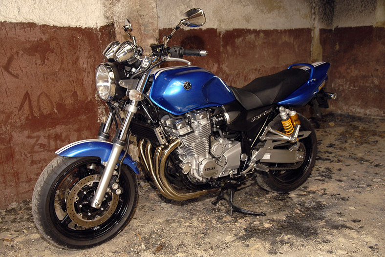 Yamaha XJR 1300: akademicka jazda (test)