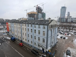 Budynek przy ul. Srebnrej 16 w Warszawie należący do  spółki Srebrna