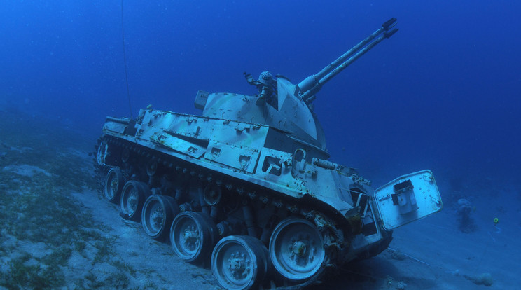 Ez a tank a tenger mélyén már nem megy háborúba /Fotó: Northfoto