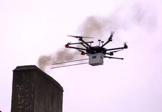 Smogowy dron lata nad Śląskiem i wypisuje mandaty. Lepiej patrz, co wkładasz do pieca
