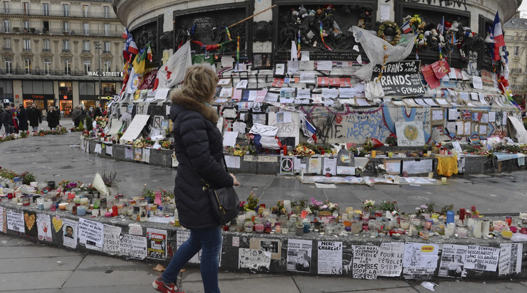 Egy éve virágok lepték el a párizsi Köztársaság terét Fotó: Profimedia Reddot