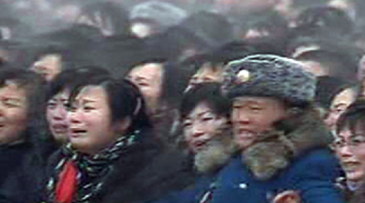 Hisztérikus jelenetek Kim Dzsong Il temetésén