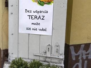 Przedsiębiorcy, którzy skorzystali z pomocy publicznej w czasie epidemii, muszą liczyć się z kontrolą po otrzymaniu środków. Na zdjęciu: pozamykane w związku z pandemią obiekty gastronomiczne oferują jedynie dania na wynos, Kraków, 07.11.2020