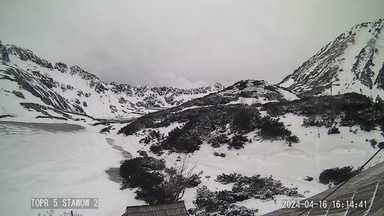 Zima wróciła w Tatry. W kolejnych dniach może przybywać śniegu