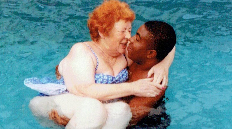 A 72 éves nő és 27 éves párja hamar egymásba szeretett