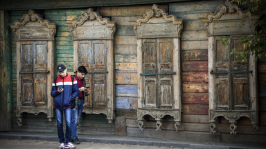 Niepewny los pięknych drewnianych domów w Rosji