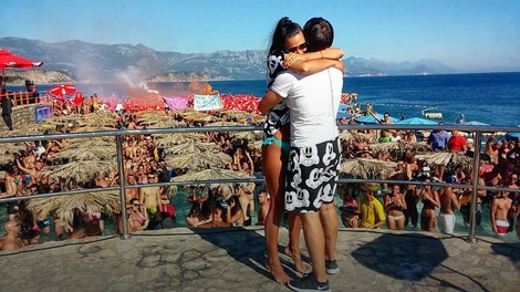 Zaprosio ju je u Budvi